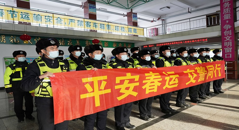 图们公安交警开展2022年“春运”启动日宣传