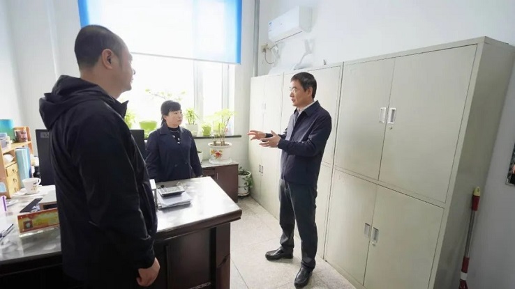 权大杰到市水利局、市住建交通局开展调研